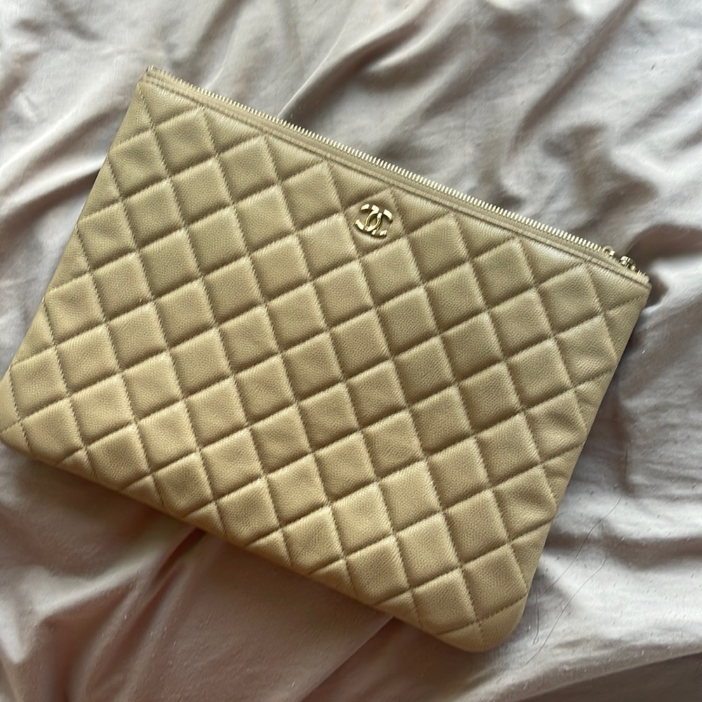 Chanel beautiful cream clutch